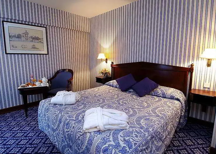 Hotel Le Pierre Paris